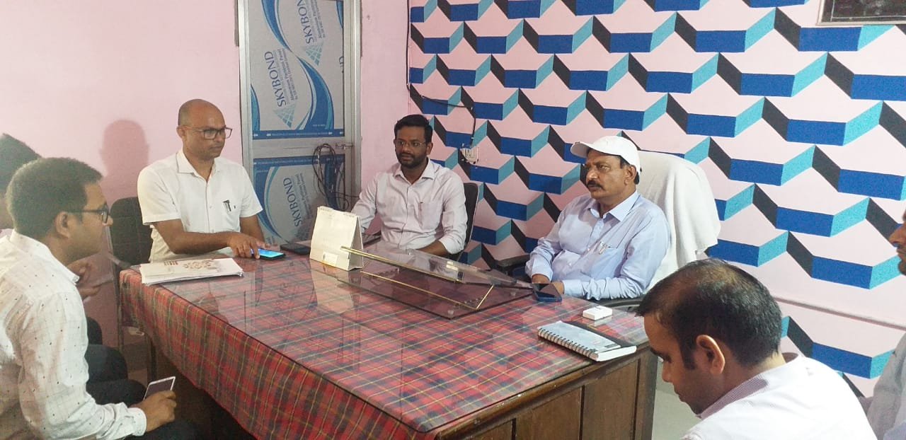 जिलाधिकारी ने नौतन एवं बैरिया प्रखंड का किया भ्रमण