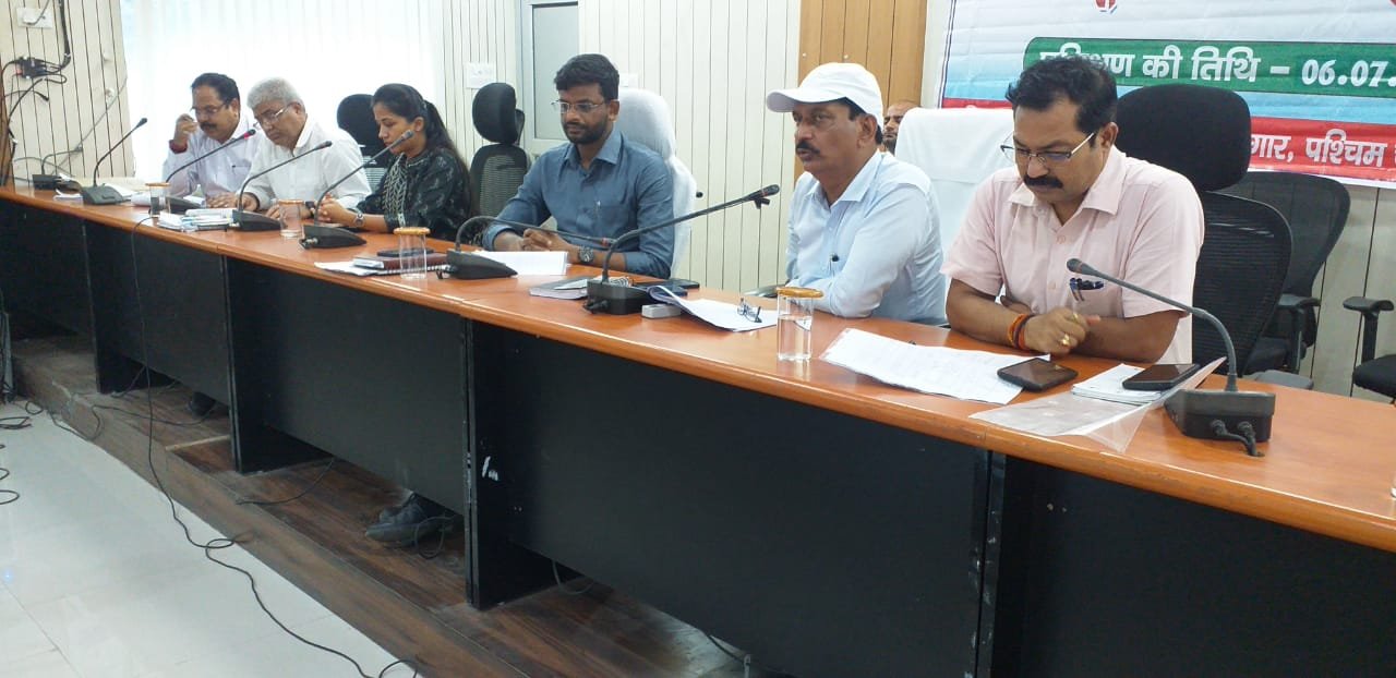तटबंधों की सुरक्षा बेहद जरूरी, लगातार कराएं पेट्रोलिंग : जिलाधिकारी