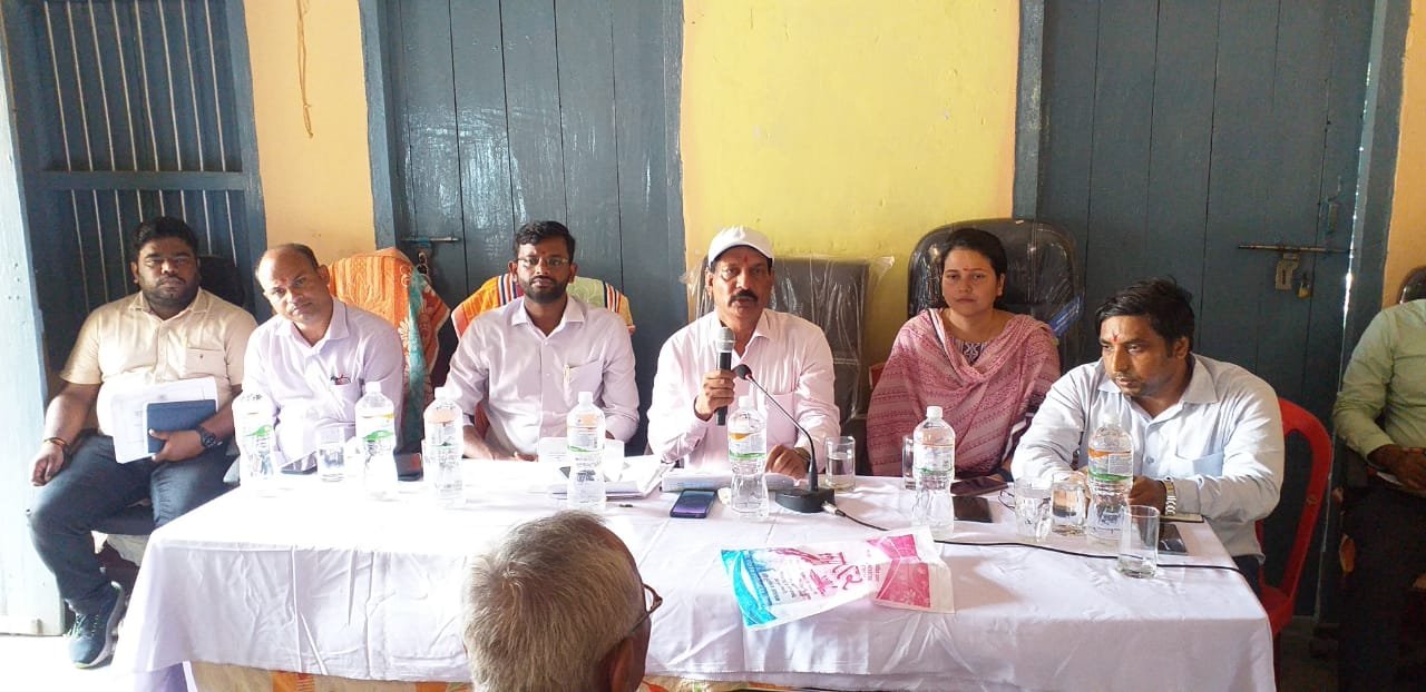 थरुहट क्षेत्र का कराया जाएगा समग्र विकास : जिलाधिकारी