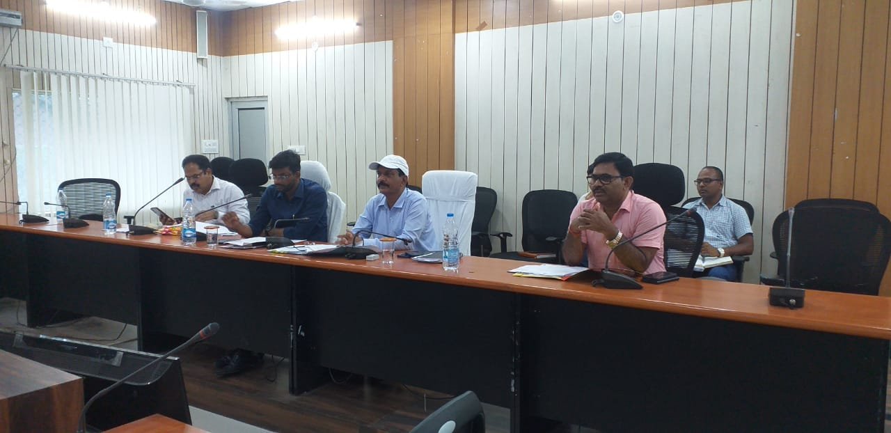 जिलाधिकारी द्वारा की गयी बुडको समेत क्रियान्वित योजनाओं की समीक्षा