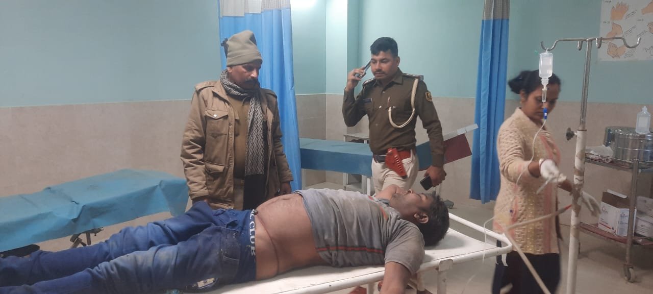 बाइक का संतुलन बिगड़ने से बाइक चालक बुरी तरह जख्मी