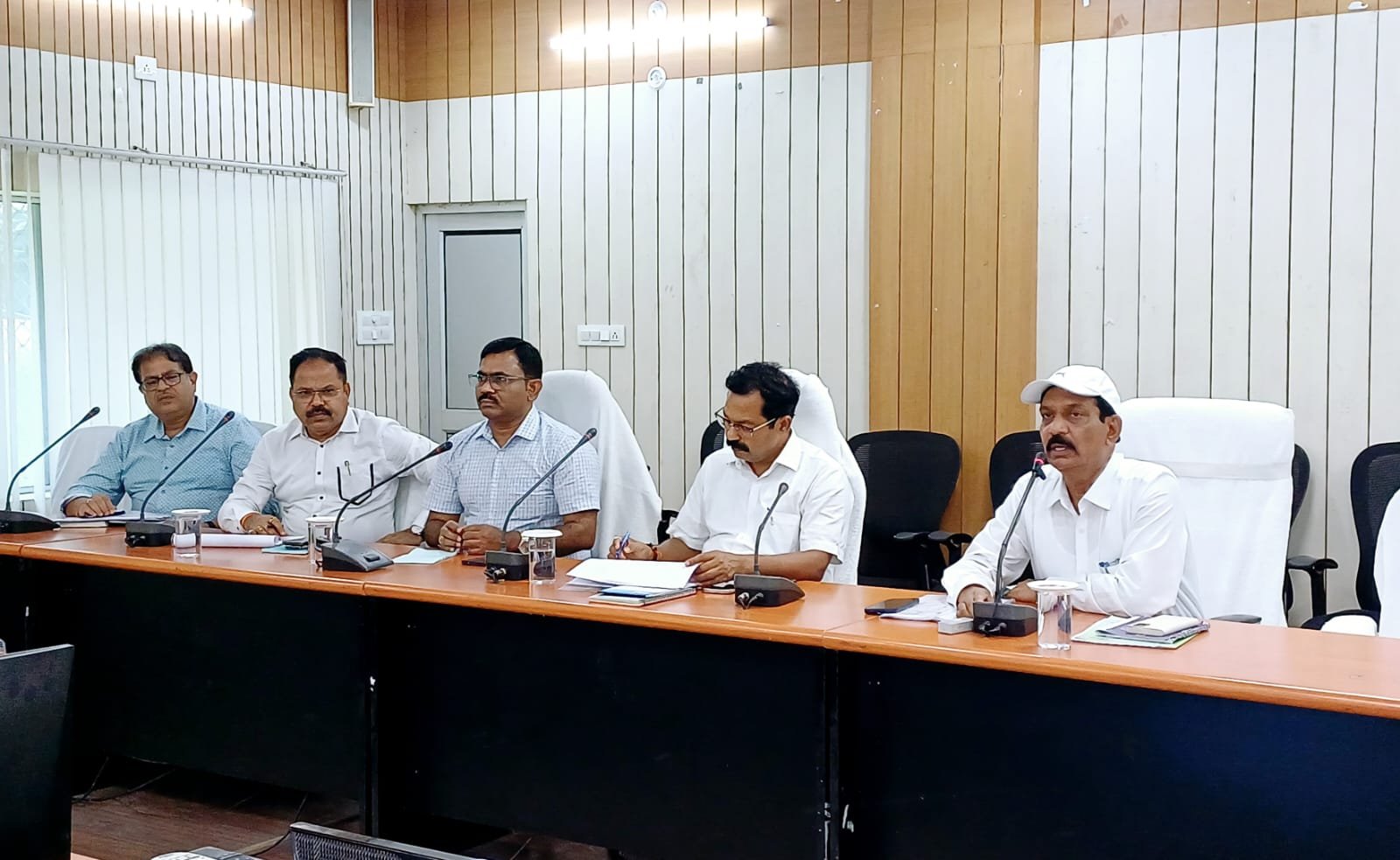 संभावित बाढ़ से बचाव हेतु एहतियातन सभी व्यवस्थाएं रखें अपडेट : जिला पदाधिकारी