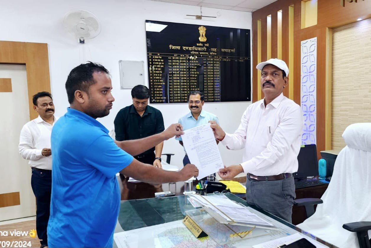जिलाधिकारी ने 44 लाभुकों को प्रदान किया चयन-पत्र