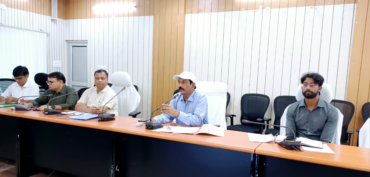 कैम्प मोड में लंबित म्यूटेशन सहित अन्य राजस्व कार्यों को कराएं निष्पादित : जिलाधिकारी