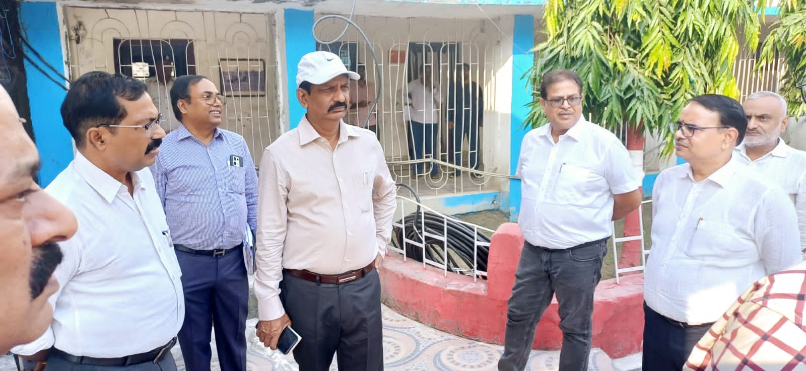 जिलाधिकारी ने समाहरणालय परिसर का किया भ्रमण