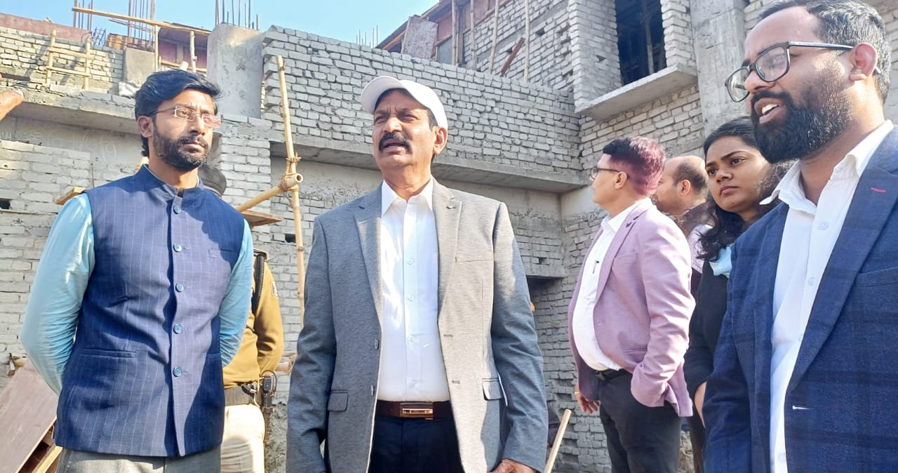 समय सीमा के अंदर पंचायत सरकार भवन का निर्माण कराएं पूर्ण : जिलाधिकारी