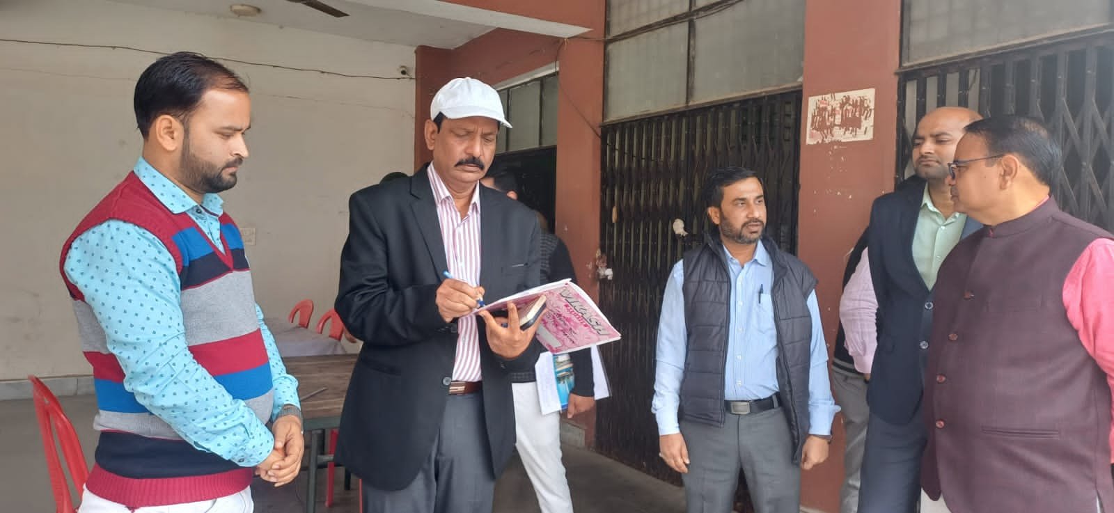जिलाधिकारी ने ईवीएम/वीवीपैट वेयर हाउस का किया निरीक्षण