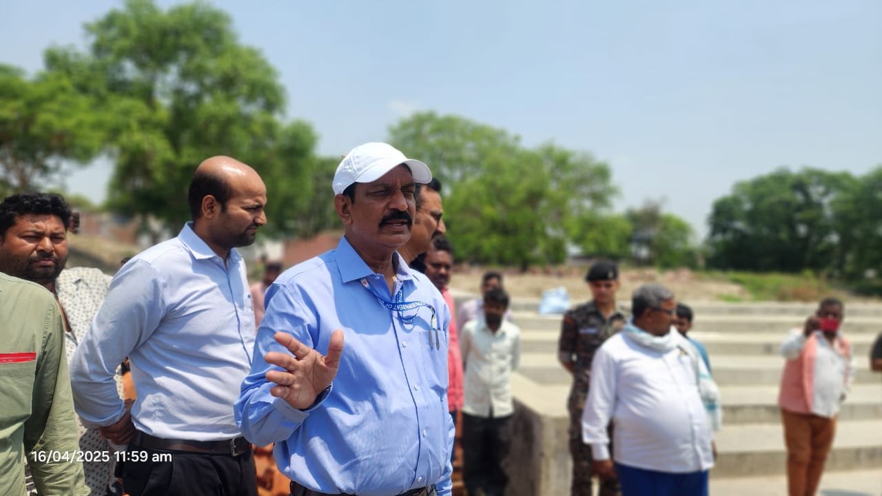 बांसी धाम के जीर्णोद्धार हेतु तीव्र गति से और गुणवत्तापूर्ण निर्माण कार्य कराएं : जिलाधिकारी