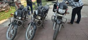बैरिया : गंडक दियारा से 3 मोटरसाइकिल सहित भारी मात्रा में विदेशी शराब बरामद