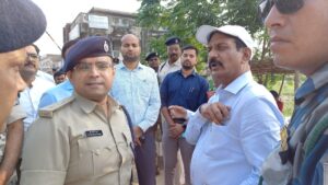 जिलाधिकारी एवं पुलिस अधीक्षक ने पश्चिम चम्पारण जिला के सीमावर्ती क्षेत्रों का लिया जायजा