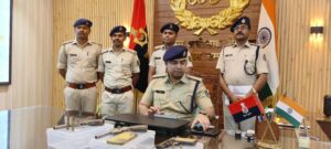बेतिया में पुलिस की बड़ी कामयाबी, लूट की साजिश रच रहे चार अपराधी हथियारों के साथ गिरफ्तार