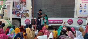 पिपरासी में महिला संवाद: गाँव की महिलाएं बनीं विकास की वाहक, रखीं उच्च शिक्षा और रोजगार की माँग