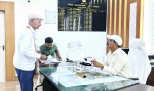 जिलाधिकारी के जनता दरबार में 98 मामलों की हुई सुनवाई