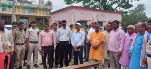 अग्नि पीड़ितों के बीच पहुंचे जिला पदाधिकारी