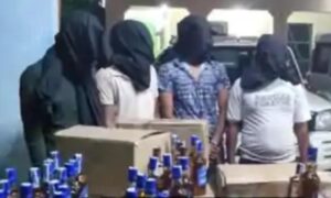 शराबबंदी को दी खुली चुनौती! बांका में 10 लाख की अंग्रेजी शराब जब्त, 4 तस्कर धराए, स्कॉर्पियो से हो रही थी तस्करी