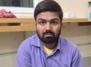 बीजेपी नेता और यूट्यूबर मनीष कश्यप को पीएमसीएच के डॉक्टरों ने बंधक बनाकर पीटा