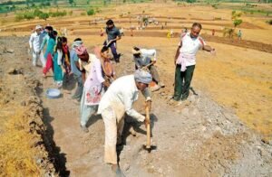 मनरेगा अनियमितता में डाटा ऑपरेटर की सेवा समाप्त, जेई से स्पष्टीकरण