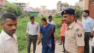 बेतिया राज की जमीन पर दशकों से बहते मुख्य नाले का अतिक्रमण हटाने की करें कार्रवाई : गरिमा
