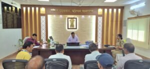 रोड सेफ्टी को लेकर चलाएं जागरूकता कार्यक्रम : जिला पदाधिकारी