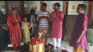 बाबा ढोंढ़नाथ मंदिर में पहुंचे भोजपुरी स्टार अजीत आनंद, किया जलाभिषेक व दर्शन-पूजन