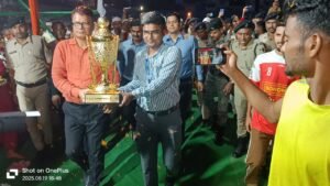 हॉकी के प्रति जोश जगाने बेतिया पहुंची एशिया कप 2025 की ट्रॉफी
