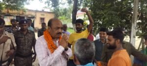 वोटर अधिकार यात्रा की तैयारी में जुटे एकमा विधायक, असहनी व अतरसन पंचायतों में घर-घर पहुंच कर जनता से की मुलाकात