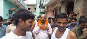 दुःख की घड़ी में पीड़ित परिवारों के साथ खड़े दिखे विधायक श्रीकांत यादव
