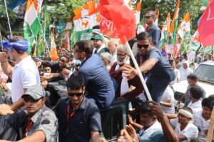 महागठबंधन के वोटर अधिकार यात्रा के दौरान बेतिया में उमड़ा जनसैलाब