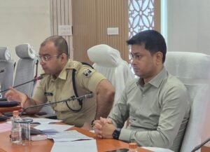 राजस्व अधिकारी बनकर ठगी की कोशिश, जिला पदाधिकारी ने लिया संज्ञान