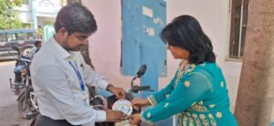 वाहनों पर मतदाता जागरूकता का स्टीकर लगा मतदान के प्रति बढ़ाया रुझान