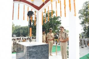बेतिया पुलिस केंद्र में शहीद पुलिस पदाधिकारी एवं पुलिसकर्मियों को दी गई श्रद्धांजलि