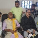 डॉ. एस. कुमार व गौरव किशन एकमा विधानसभा के जनसुराज पार्टी प्रत्याशी देवकुमार सिंह का किया समर्थन