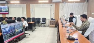 निर्धारित समय सीमा में योजनाओं को पुरा कराएं : जिलाधिकारी