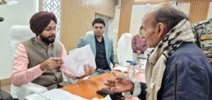 जिला पदाधिकारी तरनजोत सिंह की अध्यक्षता में आयोजित हुआ जनता दरबार