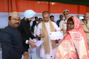 गणतंत्र दिवस पर 362 भूमिहीन परिवारों को मिला आशियाने का अधिकार