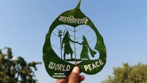 महाशिवरात्रि पर अनोखी भक्ति : लीफ आर्टिस्ट मधुरेंद्र ने शिव से की ‘वर्ल्ड पीस’ की प्रार्थना