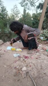 स्वरांजलि सेवा संस्थान द्वारा  चलंत दरिद्र नारायण भोज का आयोजन