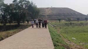 नंदनगढ़ स्तूप व अशोक स्तंभ पर जापानी भिक्षुओं ने अर्पित की श्रद्धांजलि