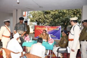 बेतिया के बल्थर थाना में पुलिस कप्तान ने लगाया जनता दरबार