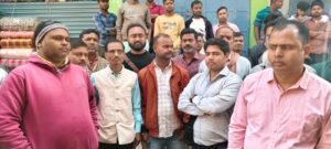 लूट की वारदात से नाराज आभूषण व्यावसायियों ने बंद रखीं एकमा सोनार पट्टी की दुकानें