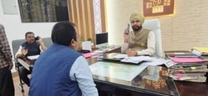 जिलाधिकारी ने की 79 मामलों की सुनवाई