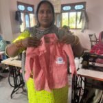 आंगनवाड़ी के बच्चों को सिले-सिलाए वस्त्र वितरण कार्यक्रम का शुभारंभ