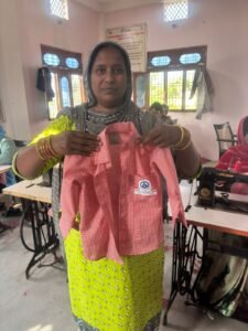 आंगनवाड़ी के बच्चों को सिले-सिलाए वस्त्र वितरण कार्यक्रम का शुभारंभ