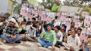 पटना : अल्पसंख्यक आयोग के सामने गोल्डेन दास का धरना