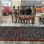 भारी मात्रा में नेपाली एवं देसी शराब के साथ दो कारोबारी गिरफ्तार