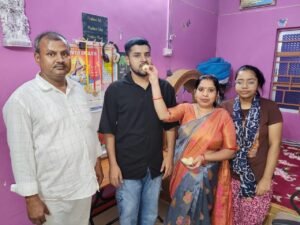 इंटर स्तरीय विद्यालय चंगेरी मिर्जापुर के इंटर टॉपर बने आर्यन