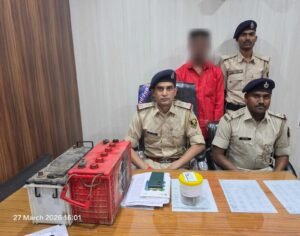 चोरी की ई- रिक्शा के साथ चोर गिरफ्तार