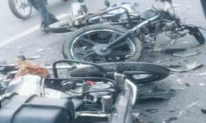 बेतिया  में आमने-समाने टकराई बाइक, पिता-पुत्र समेत 3 की मौत