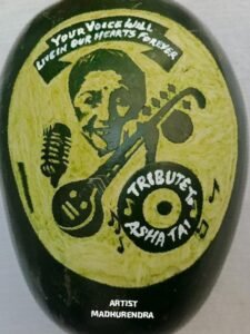 अंतरराष्ट्रीय सैंड आर्टिस्ट मधुरेंद्र ने आशा ताई को दी अनोखी श्रद्धांजलि