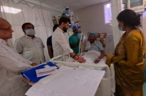 चाचा पारस को देखने अस्पताल पहुंचे चिराग